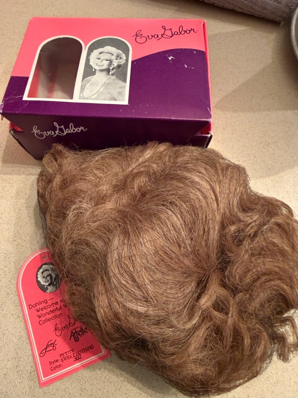 Women’s Eva Gabor Naturally Light Short Wig - Light Brown color 502